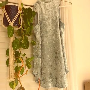 Velvet sleeveless top. Baby Blue.